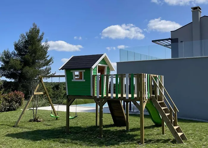 度假居 Infinity 沃德年